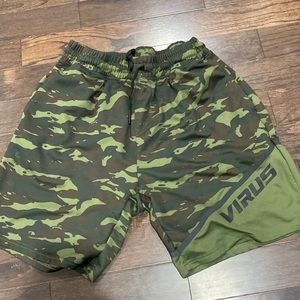 Mens Virus camo shorts